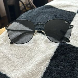 COPY - QUAY black sunglasses